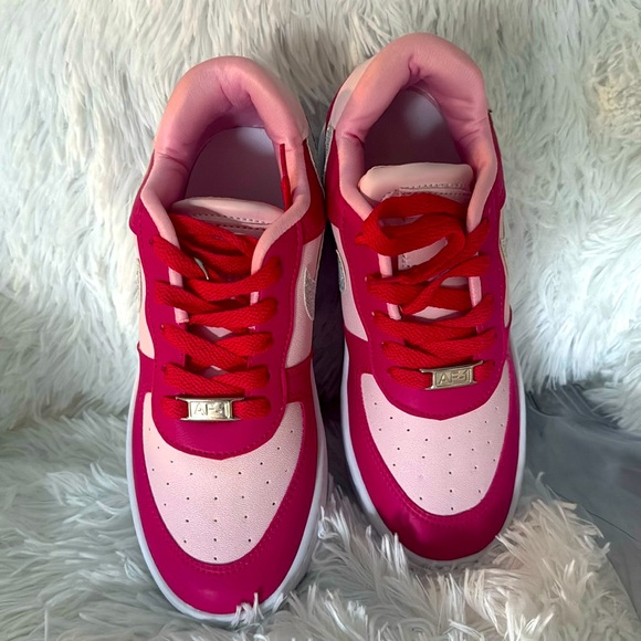 Barbie tennis shoes size 6 - Picture 1 of 5